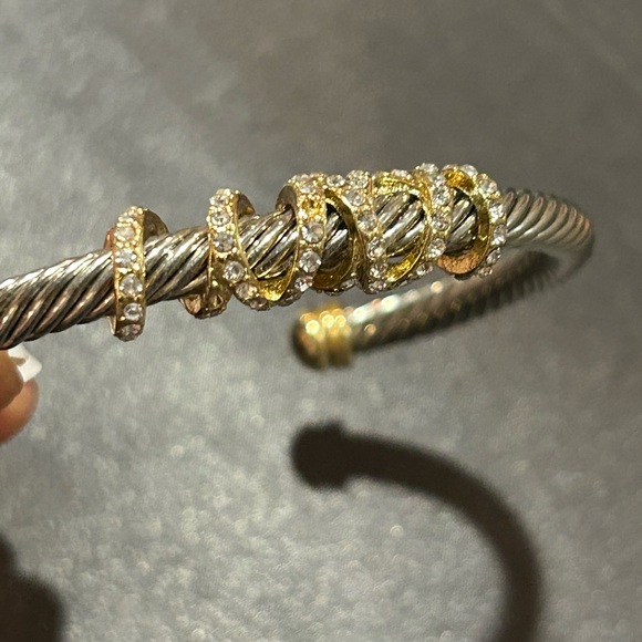 Beautiful bracelet cable cuff NEW - Picture 3 of 4